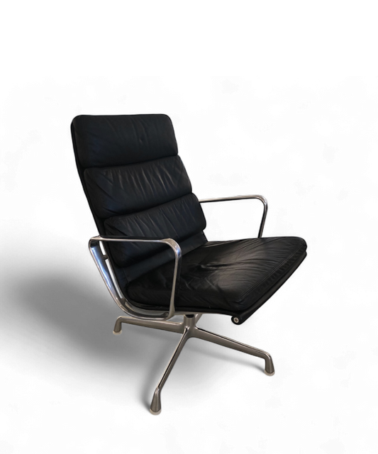 Soft Pad EA 216 par Charles & Ray Eames