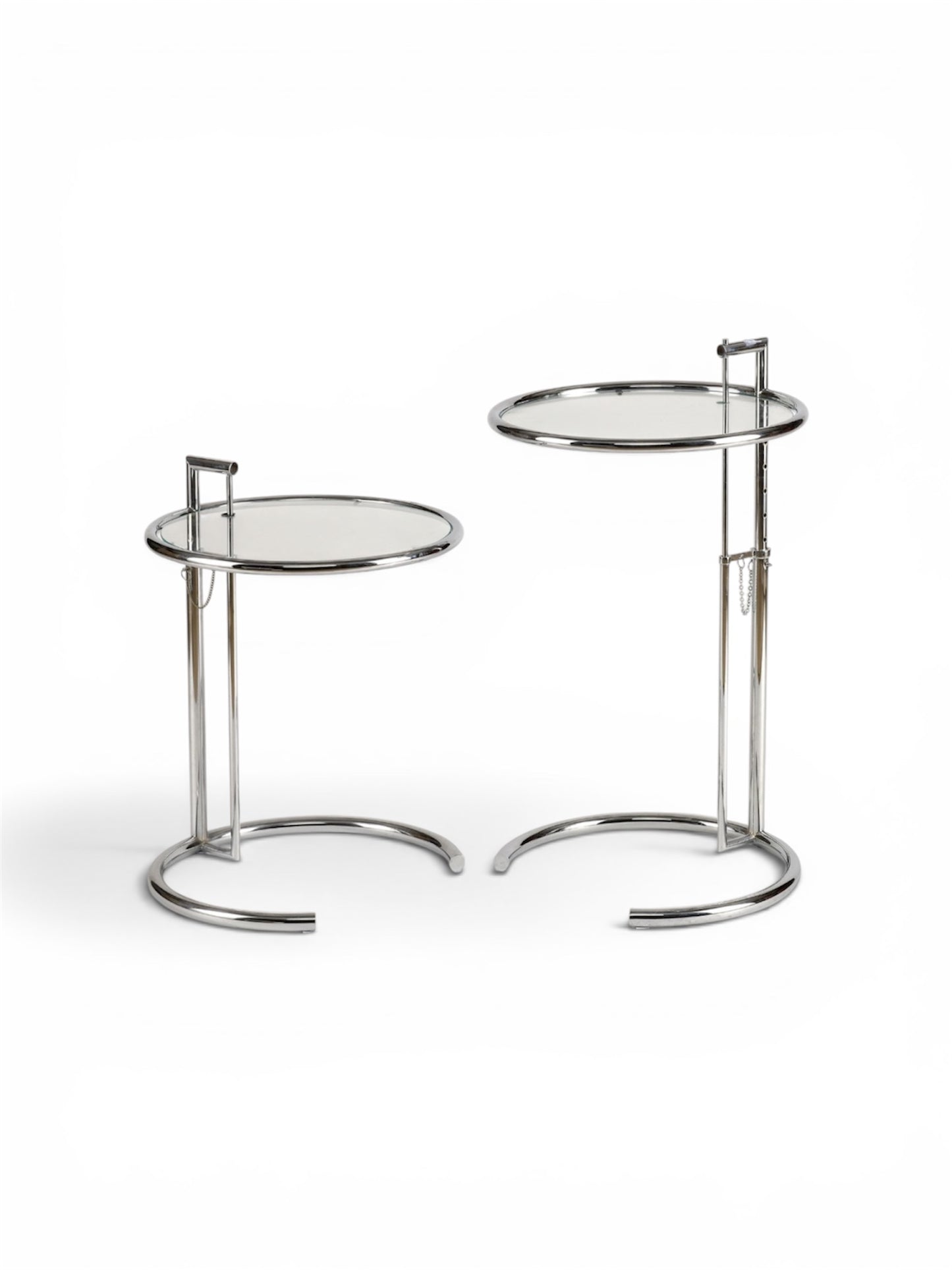Paire de tables ajustables E 1027 par Eileen Gray