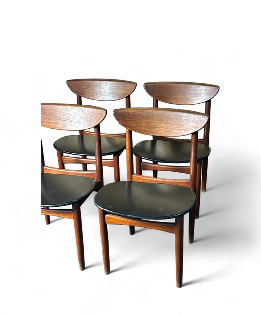 Ensemble de quatre chaises en teck massif par Kurt Østervig pour K.P. Møbler, design danois des années 1960.
