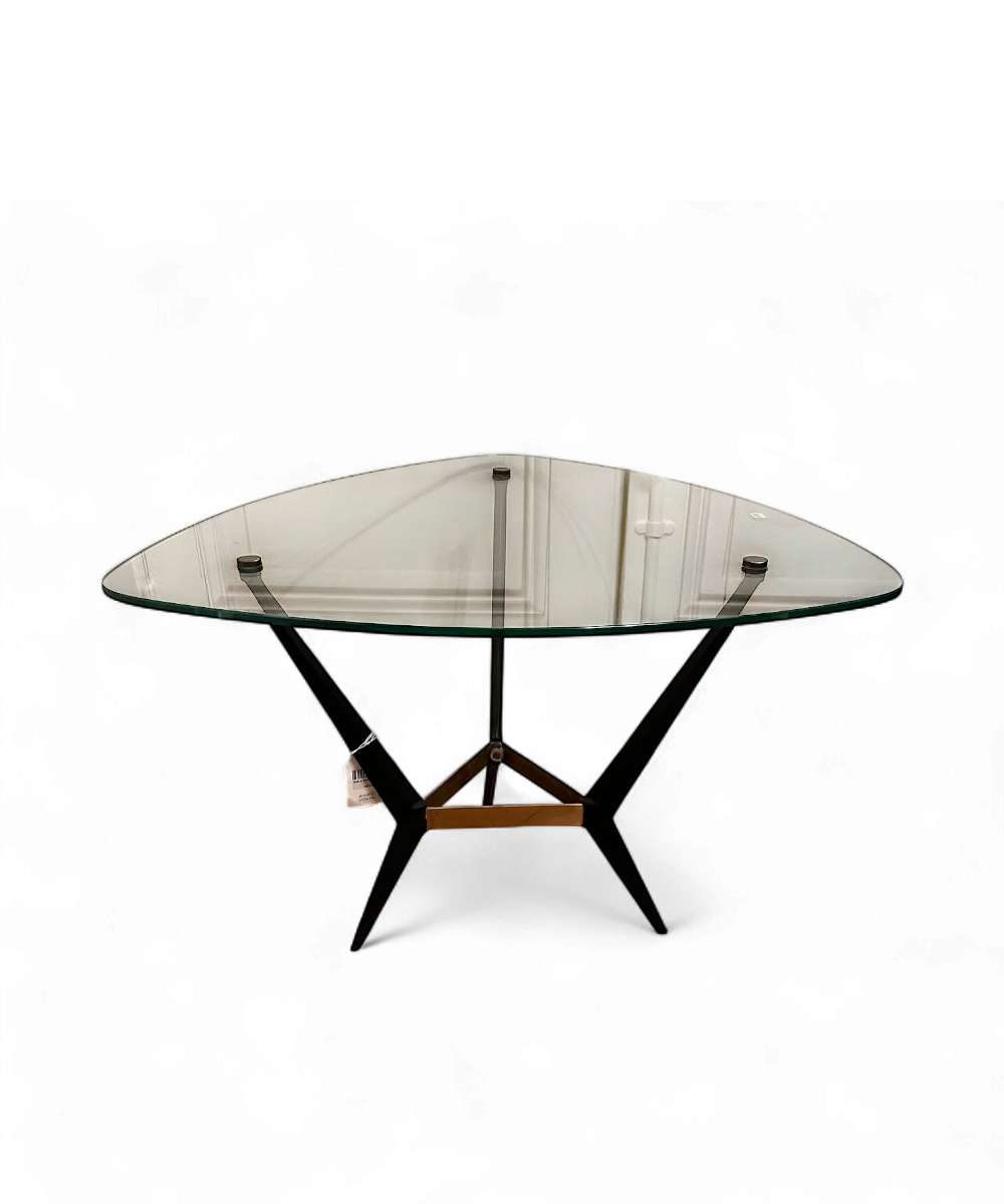 Petite table tripode en verre et métal par Angelo Ostuni, design italien des années 1980.