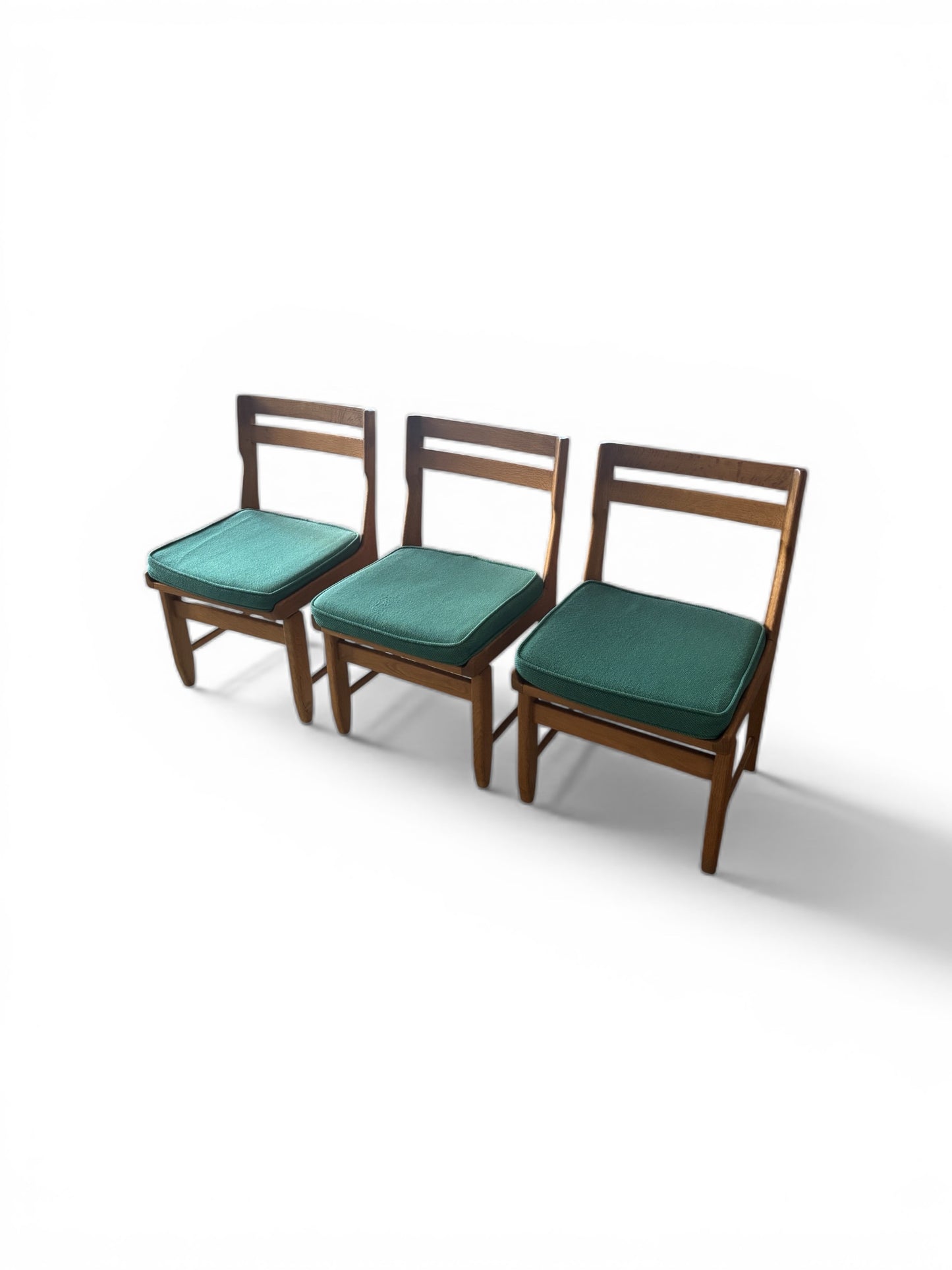 Suite de 6 chaises “Raphaël” en chêne par Guillerme & Chambron pour Votre Maison