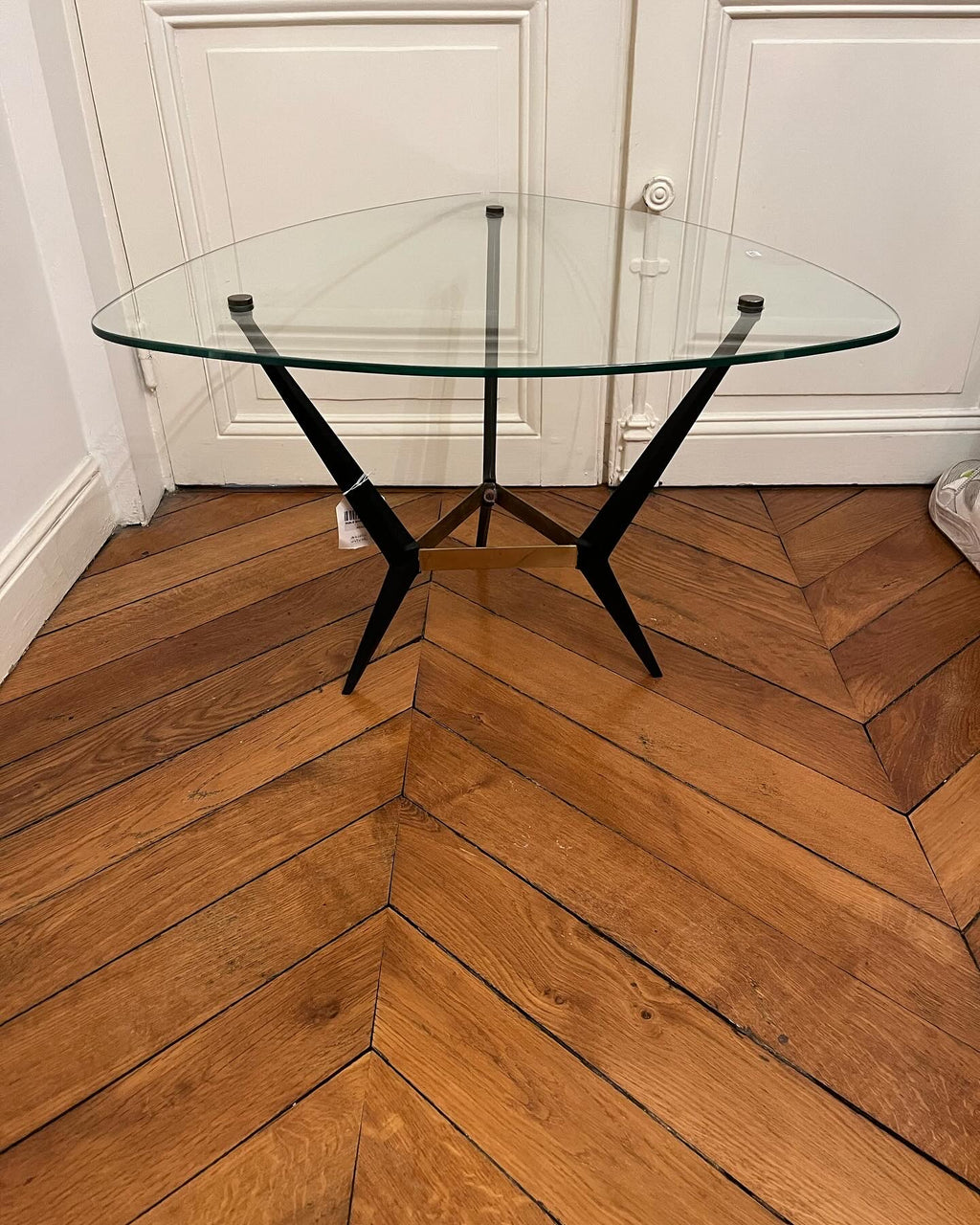 Petite table tripode en verre Angelo Ostuni