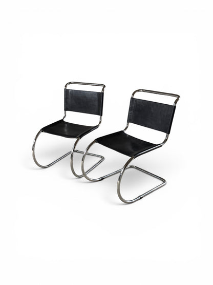 Paire de fauteuils “MR10” par Ludwig Mies van der Rohe