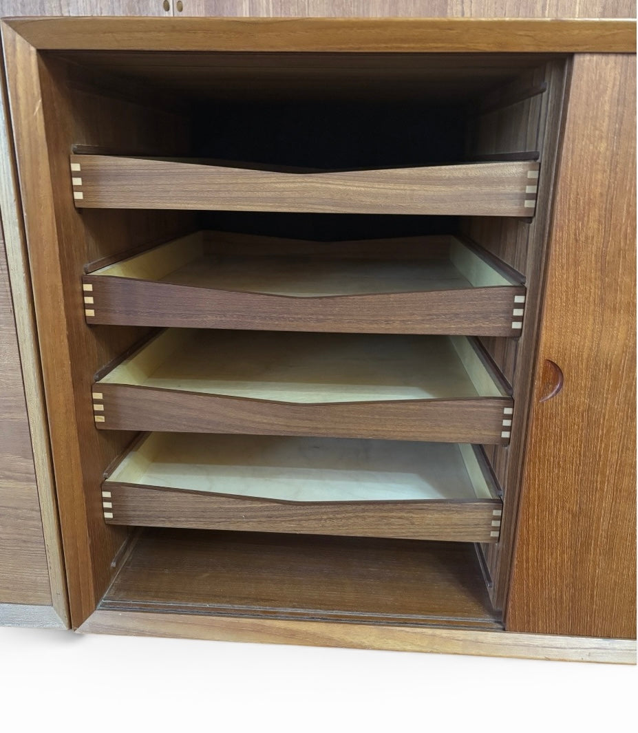 Système mural par Poul Cadovius (1959)