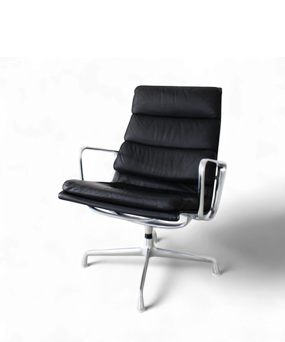 Soft Pad EA 216 par Charles & Ray Eames