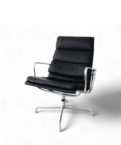 Soft Pad EA 216 par Charles & Ray Eames