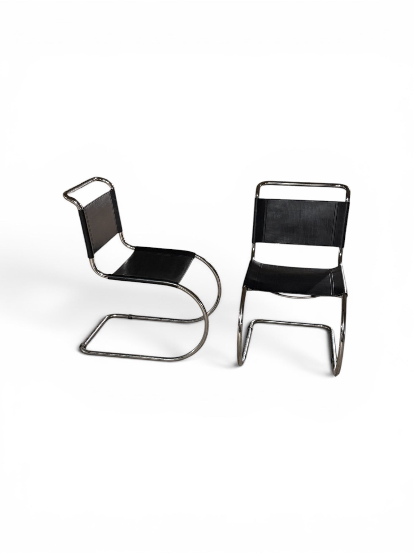 Paire de fauteuils “MR10” par Ludwig Mies van der Rohe