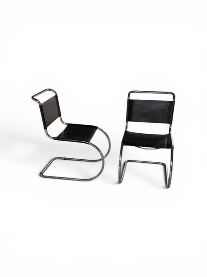 Paire de fauteuils “MR10” par Ludwig Mies van der Rohe