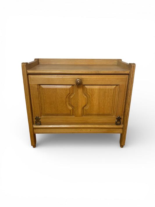 Buffet / bar en chêne par Guillerme & Chambron pour Votre Maison