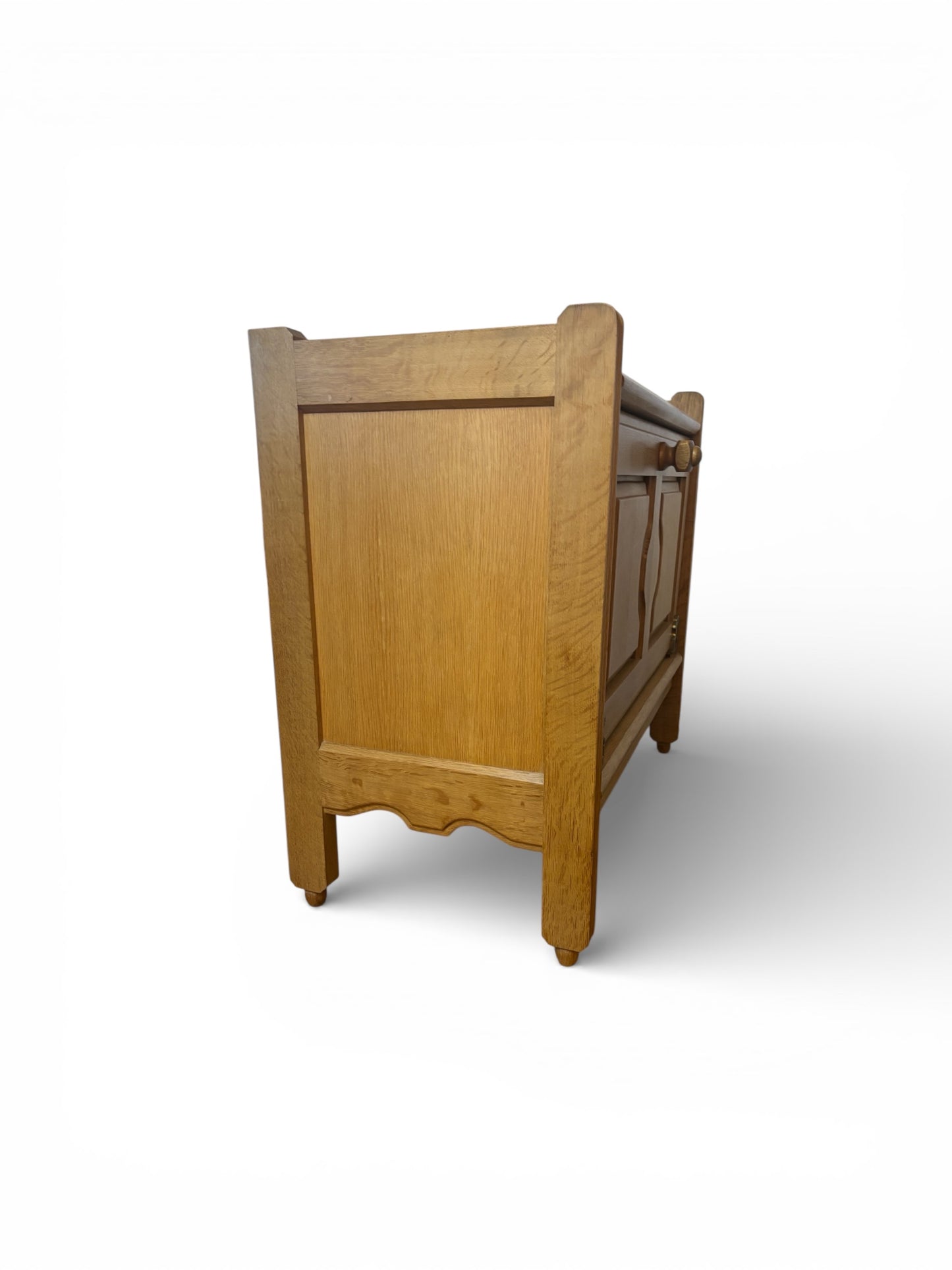 Buffet / bar en chêne par Guillerme & Chambron pour Votre Maison