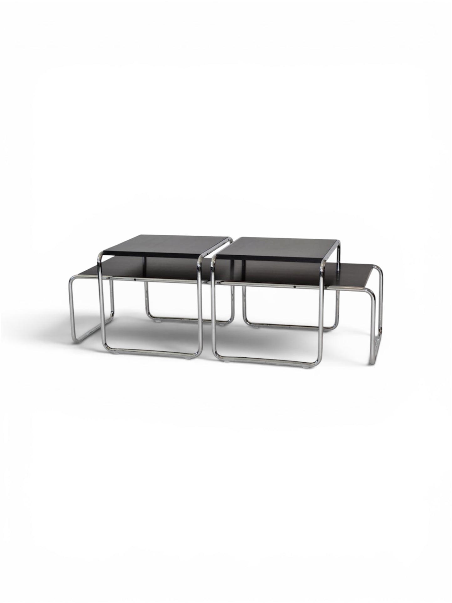 Tables basses “Laccio” noires par Marcel Breuer pour Knoll