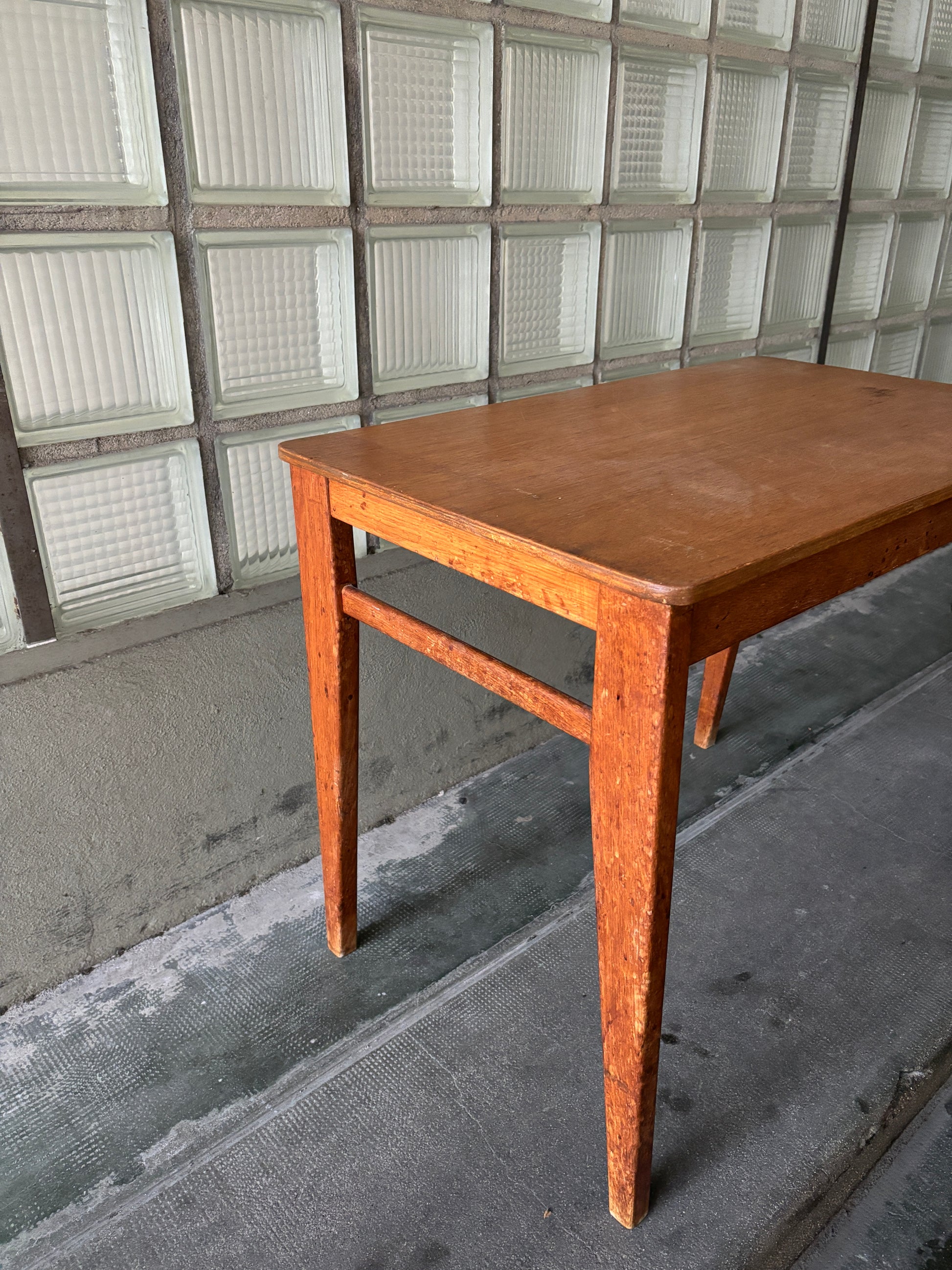 Bureau enfant “TD” par Marcel Gascoin pour Arhec