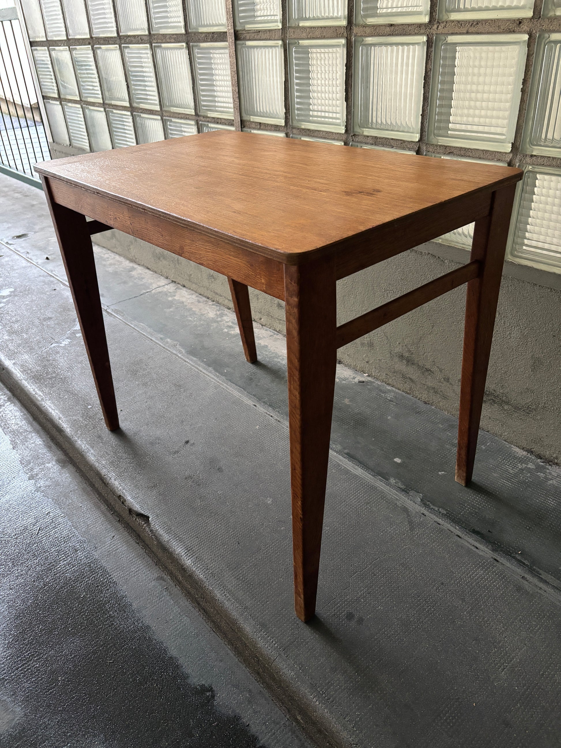 Bureau enfant “TD” par Marcel Gascoin pour Arhec