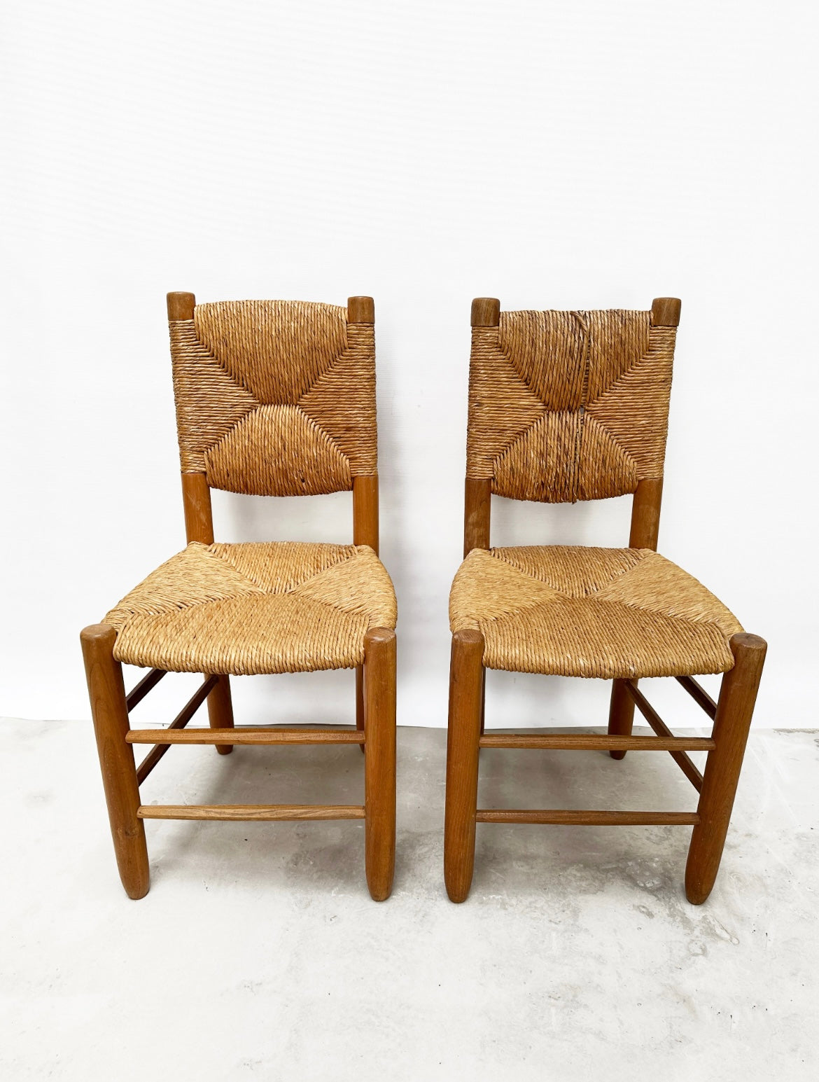 Paire de chaises Bauche n°19 par Charlotte Perriand