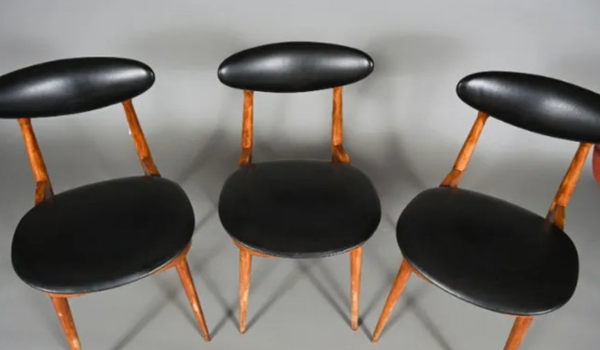 6 chaises licorne par Pierre Guariche