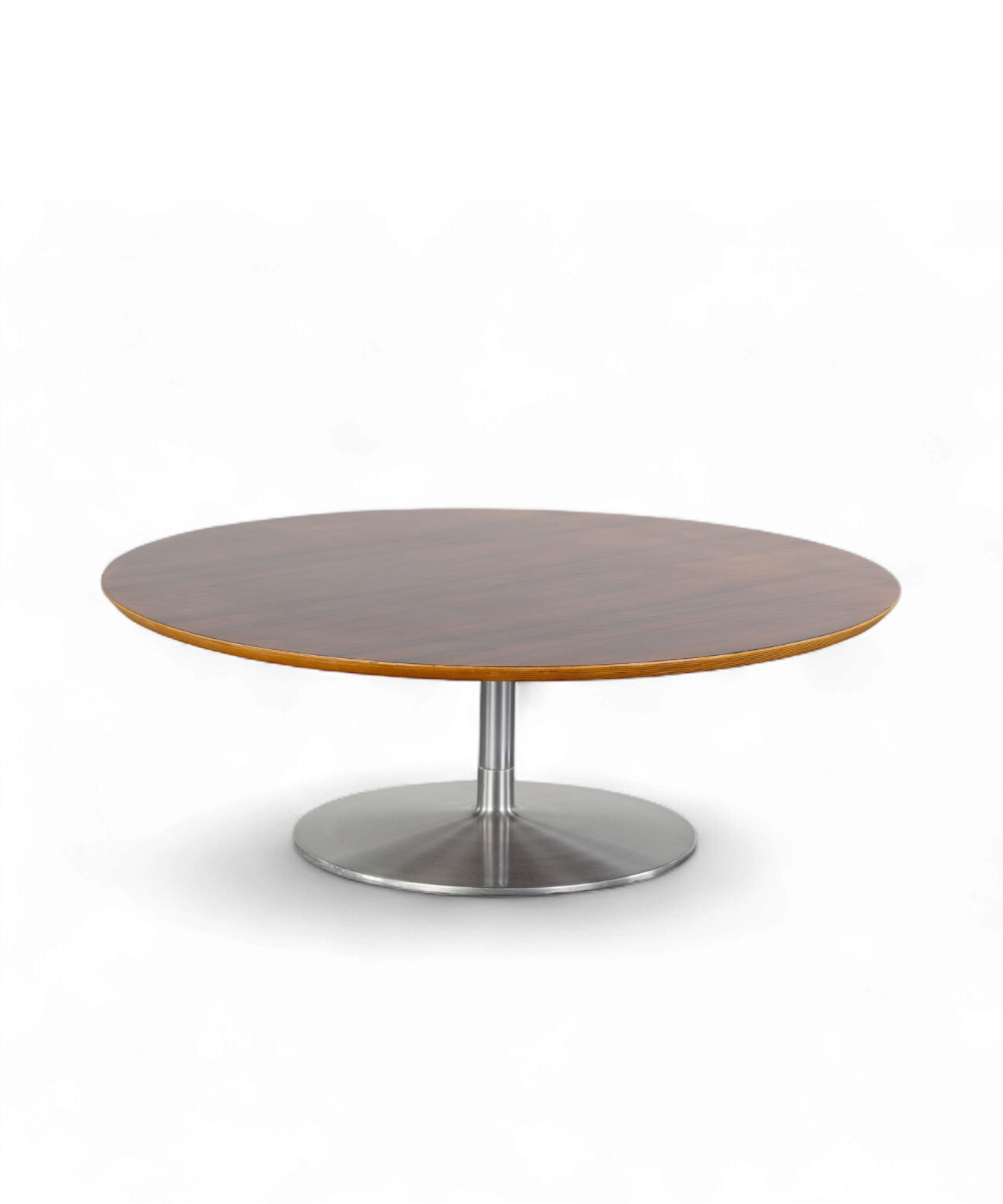 Table basse « Circle » par Pierre Paulin pour Artifort, design français des années 1960 en palissandre et métal brossé.