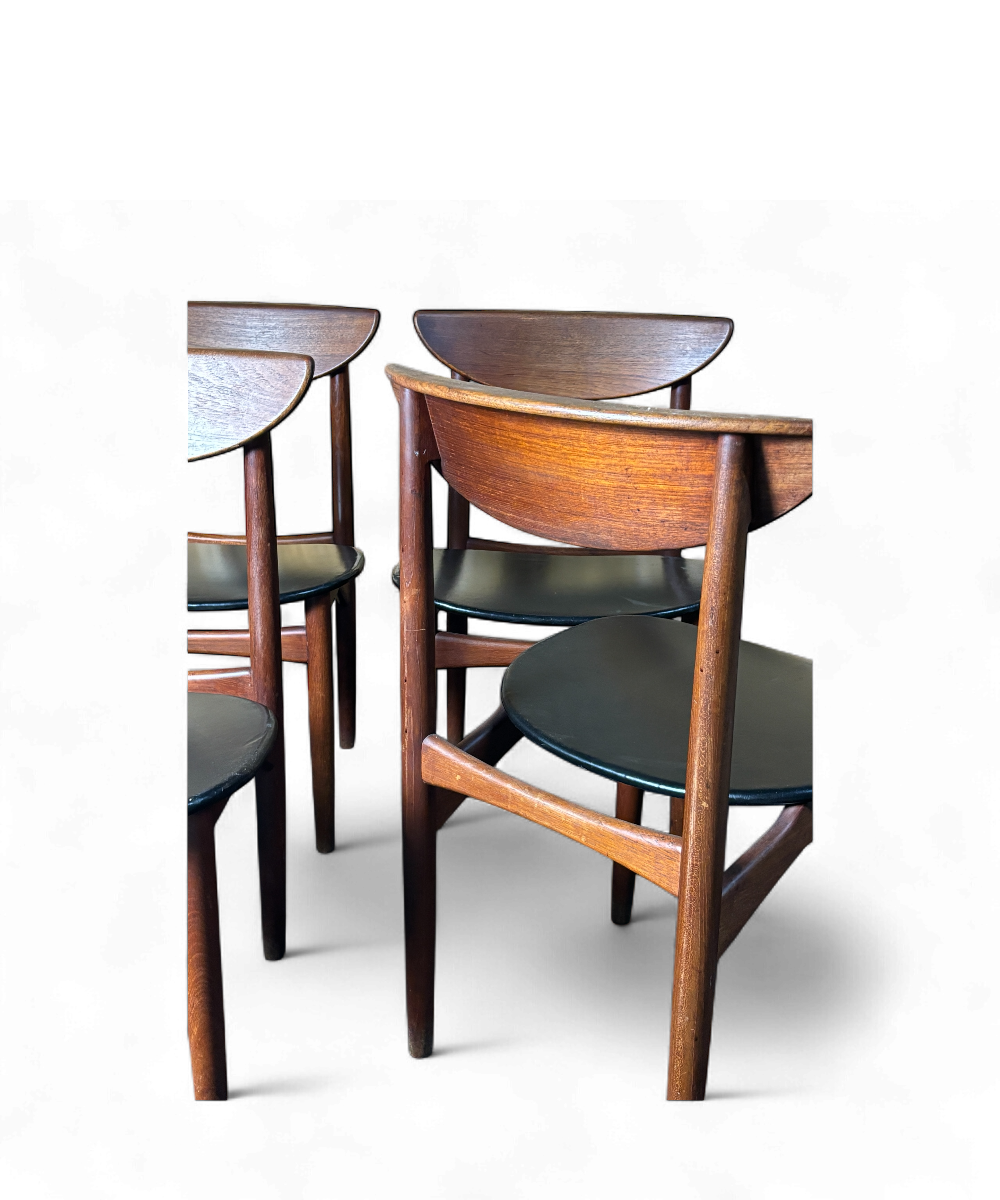 Ensemble de quatre chaises en teck massif par Kurt Østervig pour K.P. Møbler, design danois des années 1960.