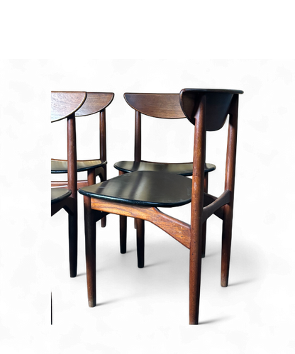 Ensemble de quatre chaises en teck massif par Kurt Østervig pour K.P. Møbler, design danois des années 1960.