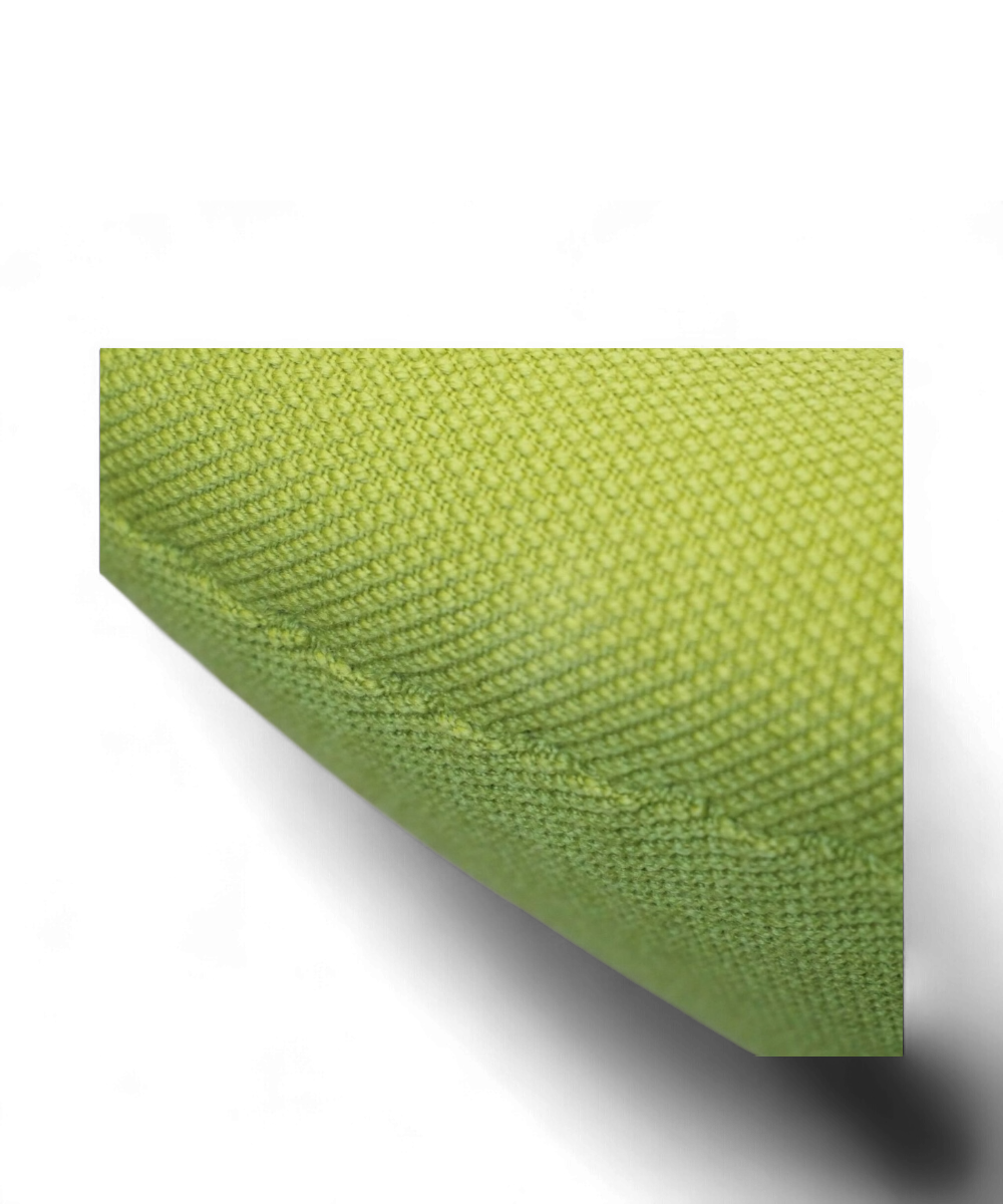 Fauteuil “Swan” par Arne Jacobsen pour Fritz Hansen, édition 2007, revêtement en tissu vert et piètement en aluminium, design scandinave emblématique du XXe siècle