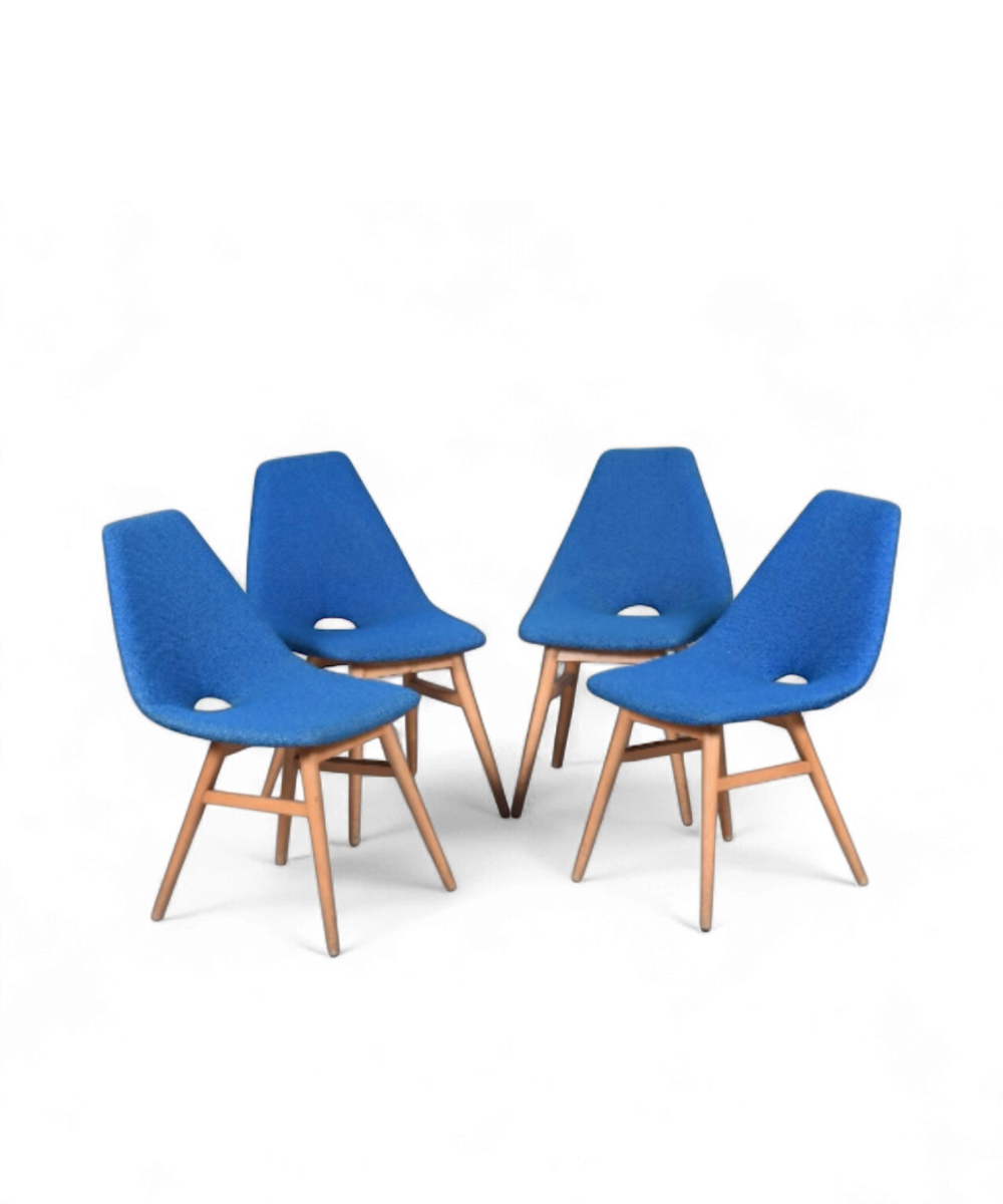 Ensemble de 4 chaises en hêtre et tissu bouclette bleue par Burian & Szek pour RZKIV, design moderniste hongrois des années 50.