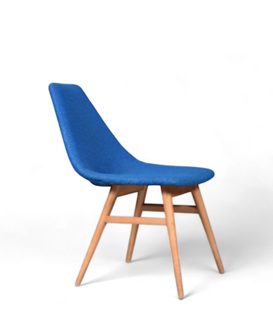 Ensemble de 4 chaises en hêtre et tissu bouclette bleue par Burian & Szek pour RZKIV, design moderniste hongrois des années 50.