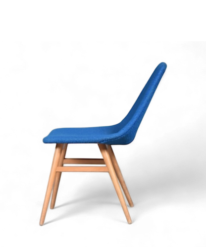 Ensemble de 4 chaises en hêtre et tissu bouclette bleue par Burian & Szek pour RZKIV, design moderniste hongrois des années 50.