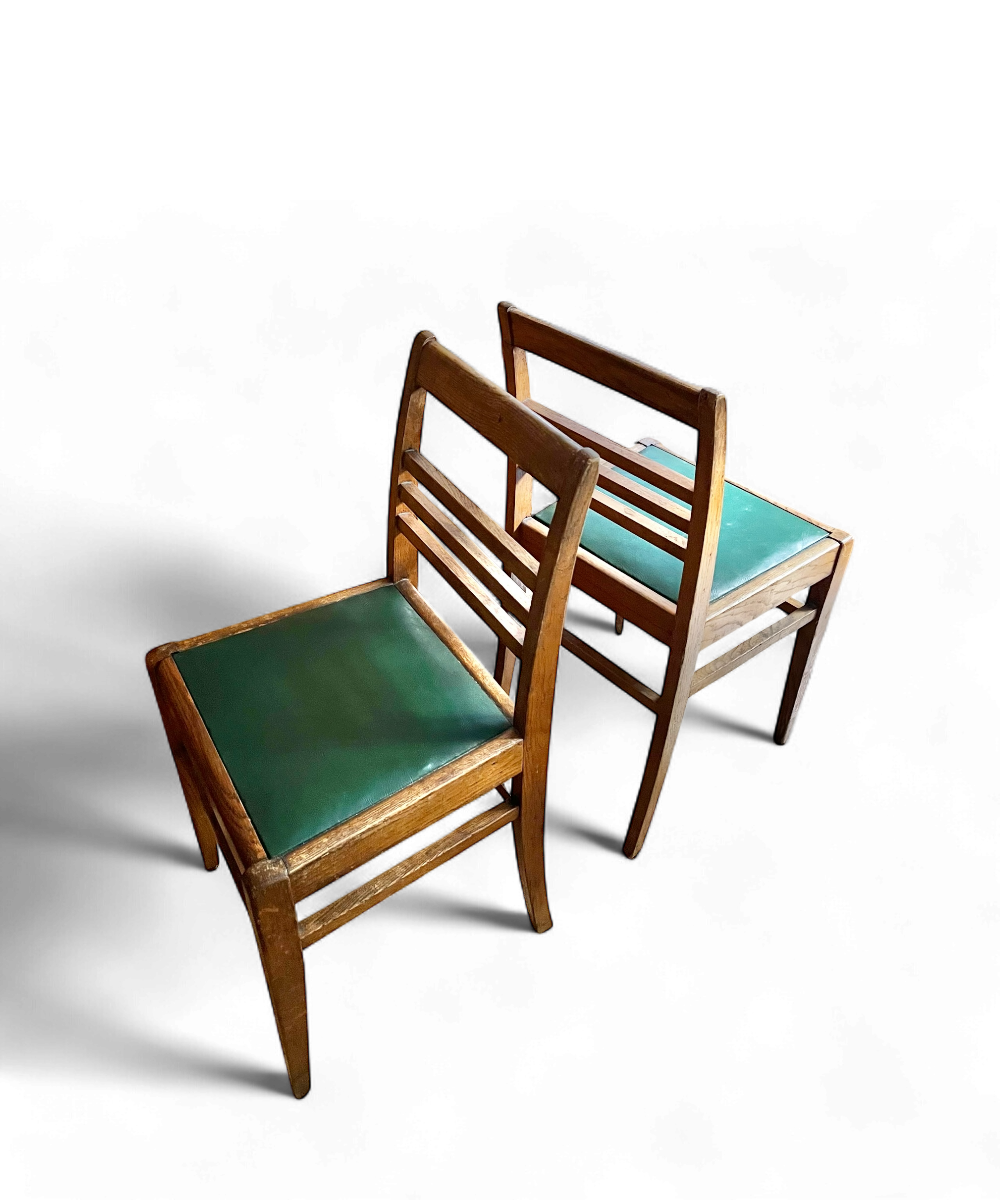 Chaise en chêne par René Gabriel, design français des années 1950, emblématique du mobilier de la Reconstruction.