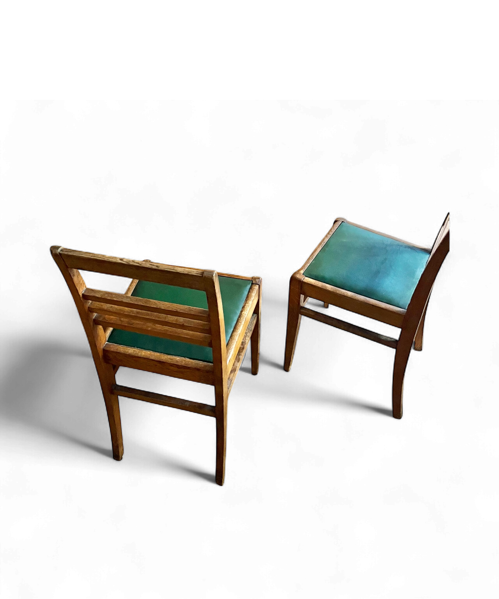 Chaise en chêne par René Gabriel, design français des années 1950, emblématique du mobilier de la Reconstruction.