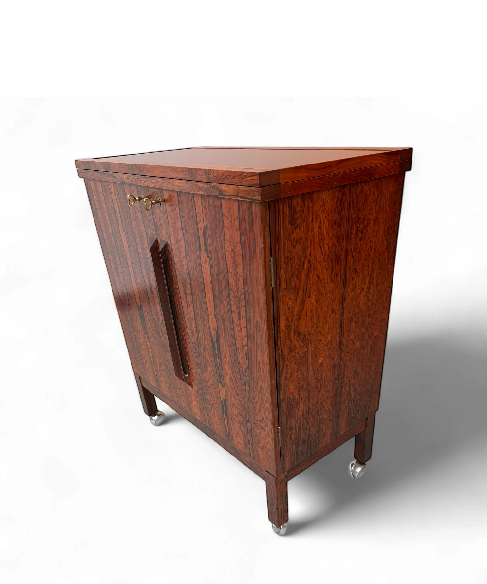 Bar scandinave en palissandre de Rio par Torbjørn Afdal pour Bruksbo, design norvégien des années 1960.