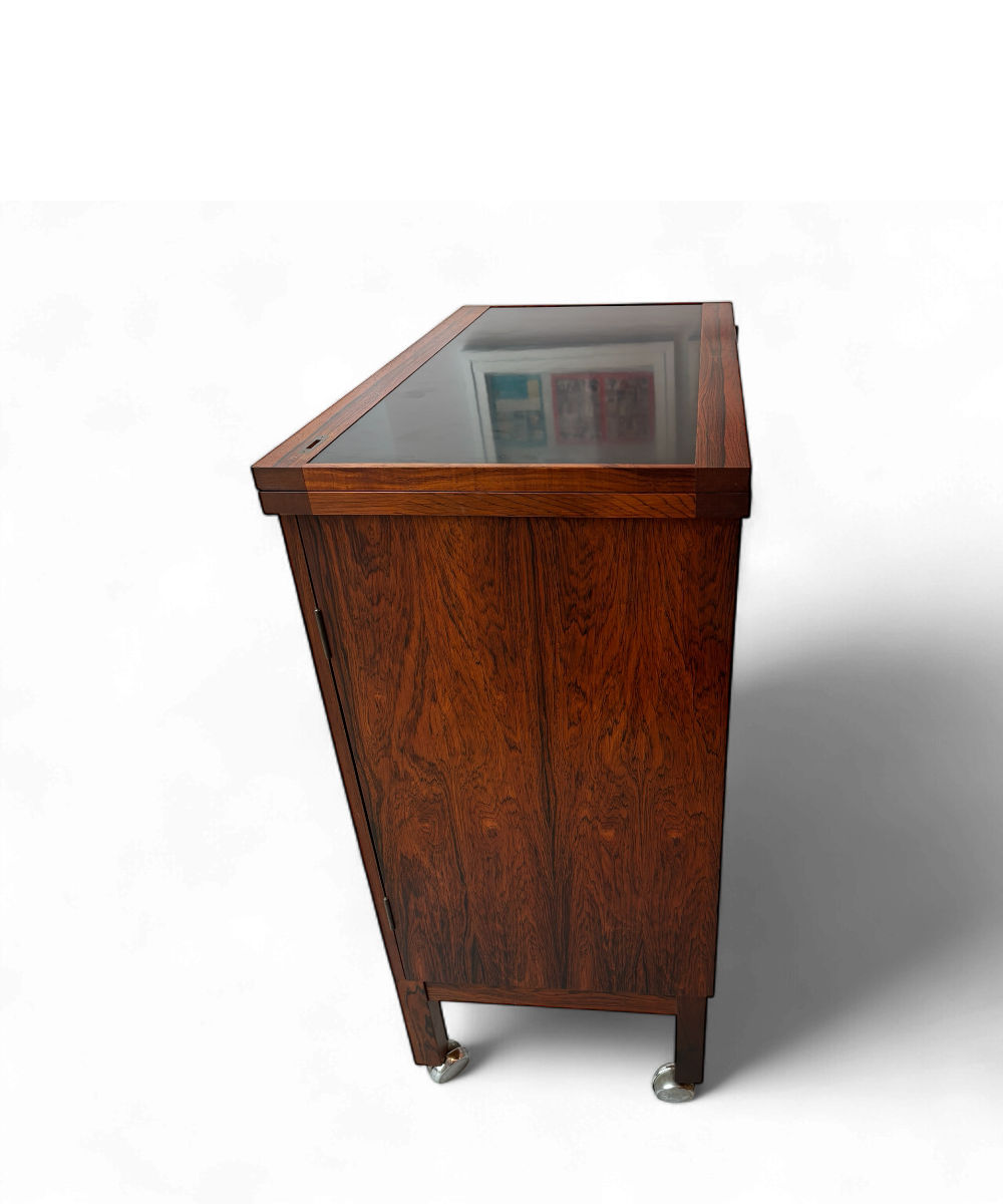 Bar scandinave en palissandre de Rio par Torbjørn Afdal pour Bruksbo, design norvégien des années 1960.