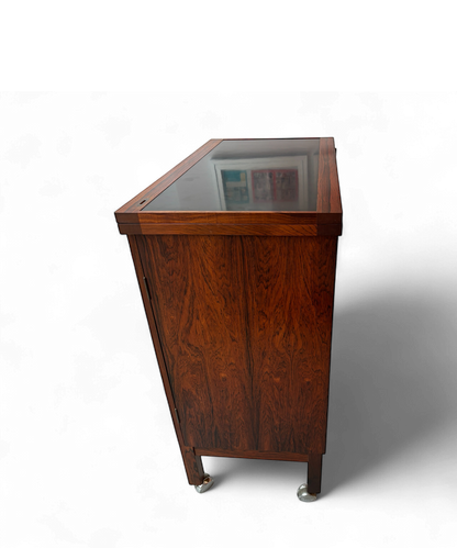 Bar scandinave en palissandre de Rio par Torbjørn Afdal pour Bruksbo, design norvégien des années 1960.