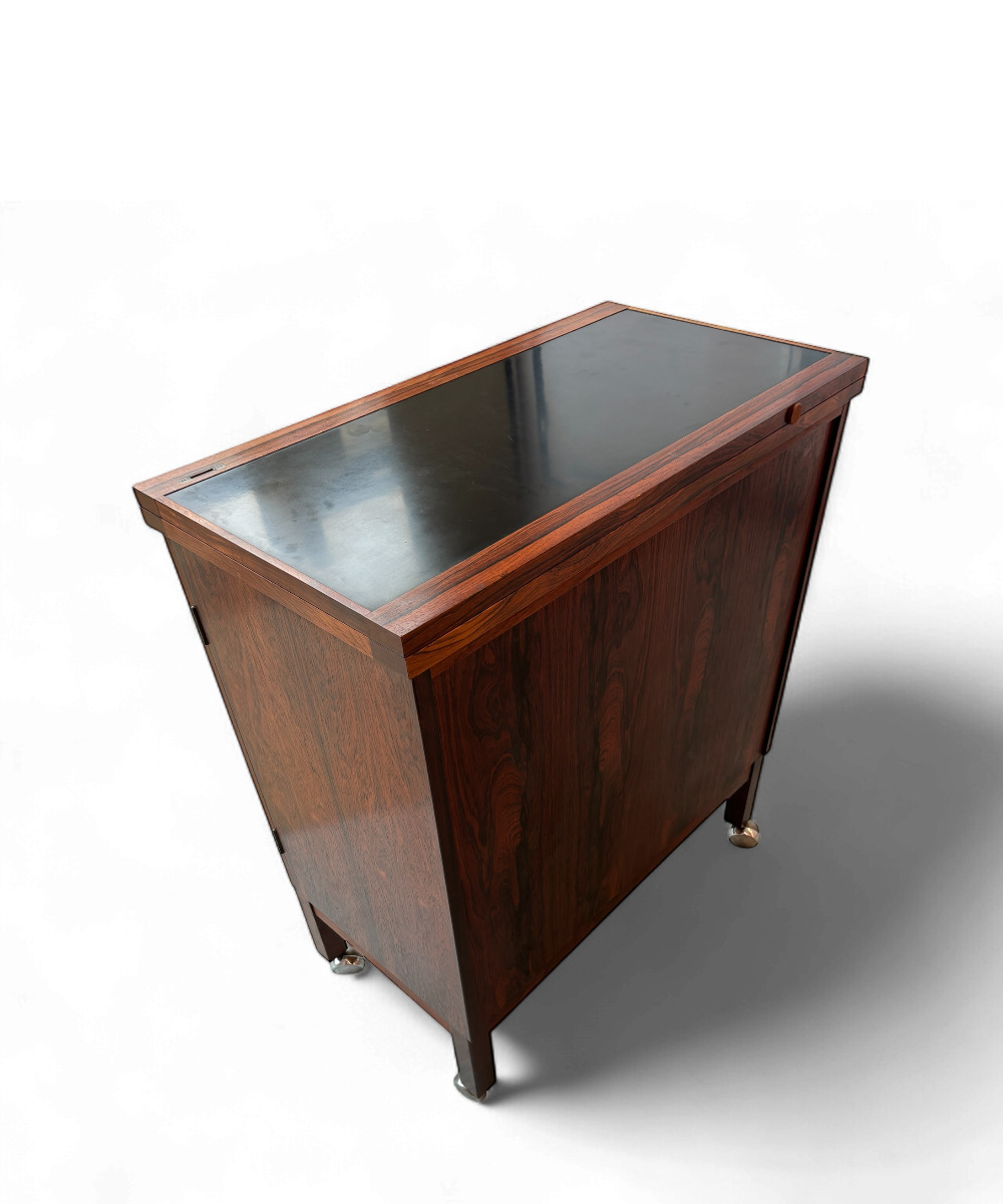 Bar scandinave en palissandre de Rio par Torbjørn Afdal pour Bruksbo, design norvégien des années 1960.