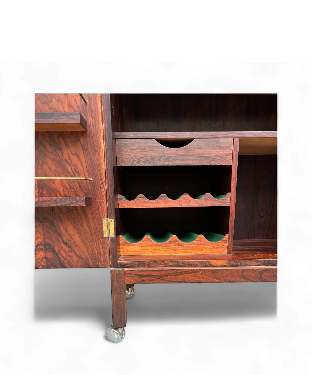 Bar scandinave en palissandre de Rio par Torbjørn Afdal pour Bruksbo, design norvégien des années 1960.