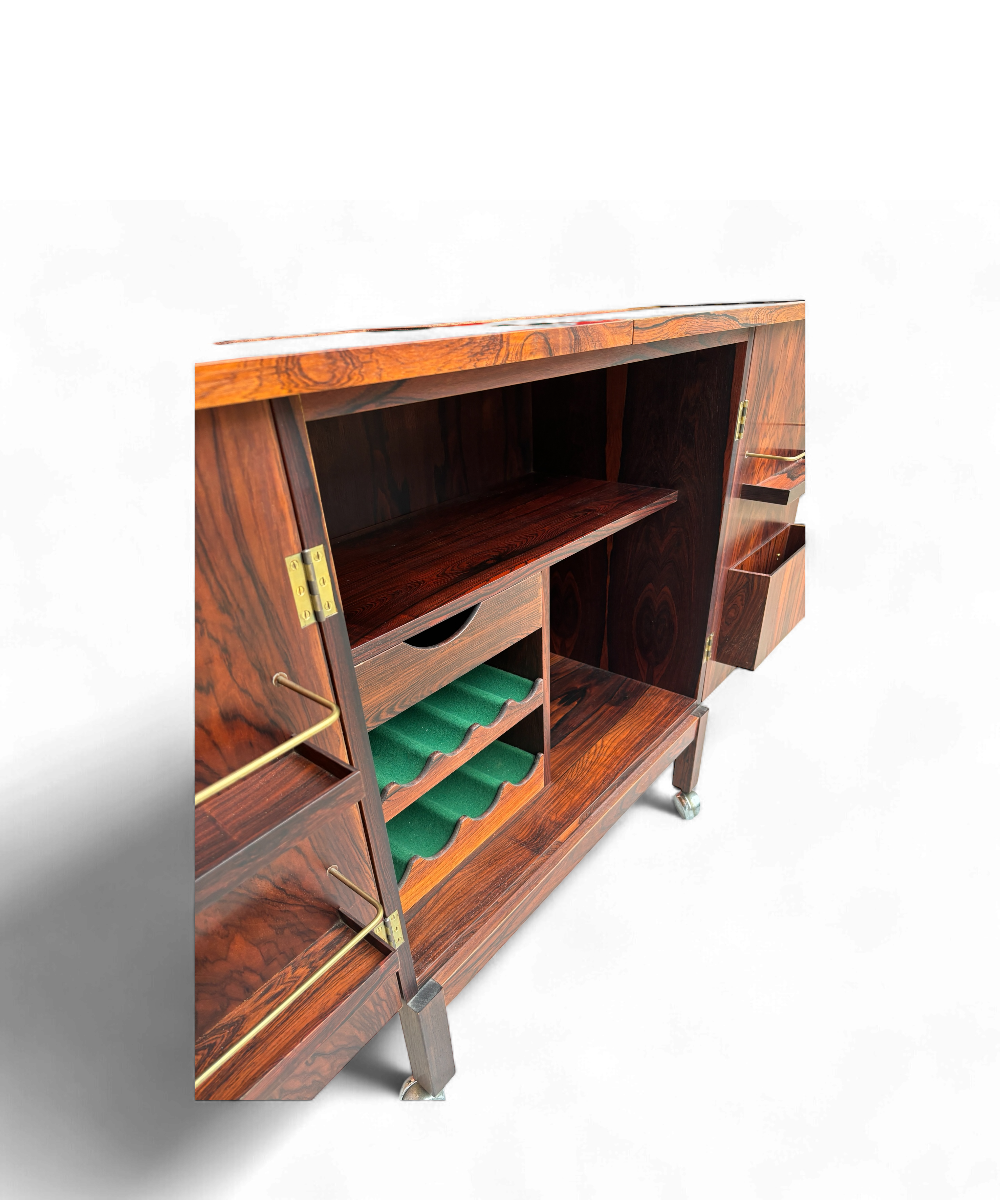 Bar scandinave en palissandre de Rio par Torbjørn Afdal pour Bruksbo, design norvégien des années 1960.