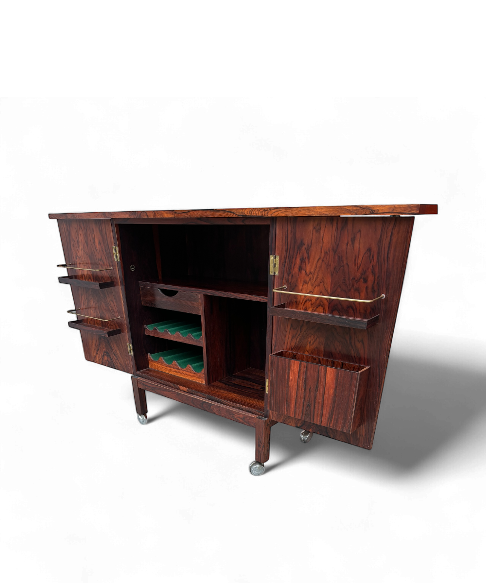 Bar scandinave en palissandre de Rio par Torbjørn Afdal pour Bruksbo, design norvégien des années 1960.