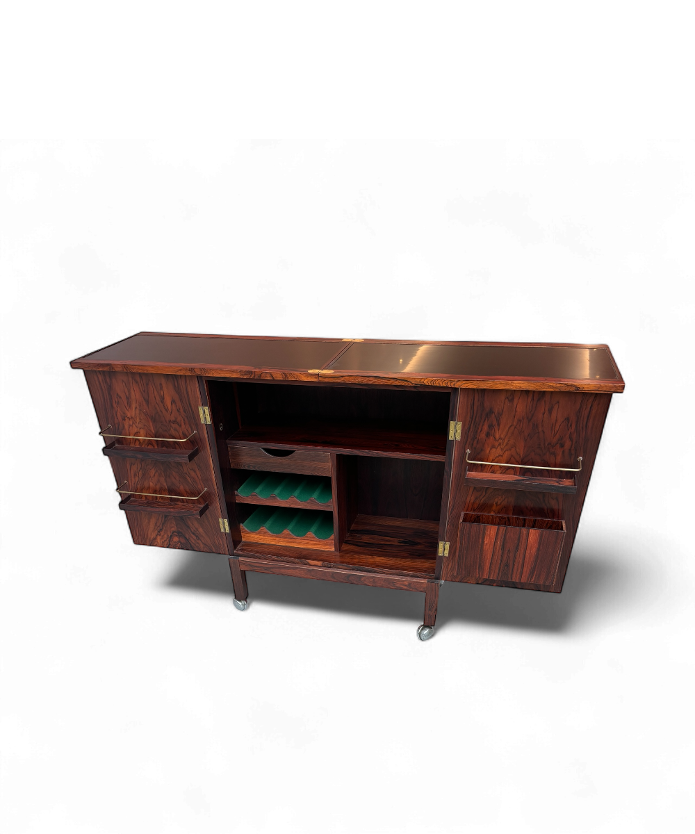 Bar scandinave en palissandre de Rio par Torbjørn Afdal pour Bruksbo, design norvégien des années 1960.