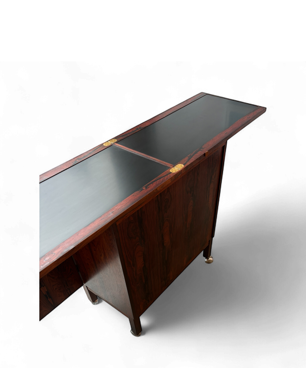 Bar scandinave en palissandre de Rio par Torbjørn Afdal pour Bruksbo, design norvégien des années 1960.