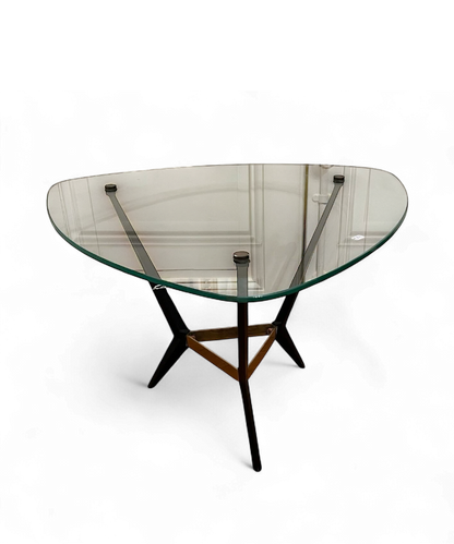 Petite table tripode en verre et métal par Angelo Ostuni, design italien des années 1980.
