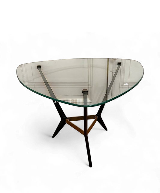 Petite table tripode en verre et métal par Angelo Ostuni, design italien des années 1980.
