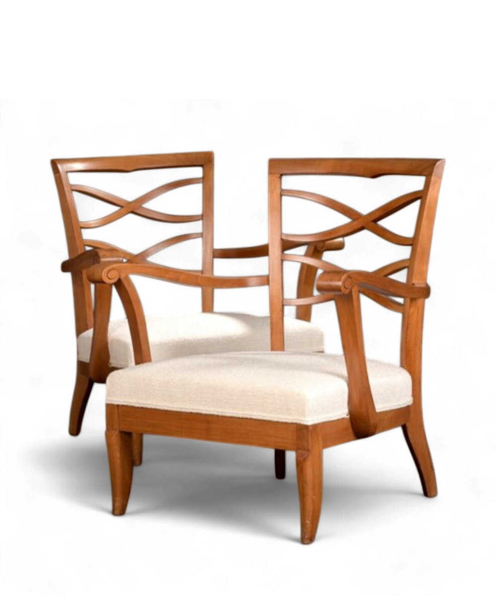Paire de fauteuils par Jules Leleu