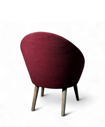 Fauteuil modèle 301 par Ejvind A. Johansson, édition Godtfred H. Petersen, design danois de 1958 en bois de pin et tissu rouge.