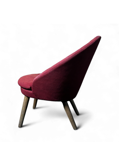 Fauteuil modèle 301 par Ejvind A. Johansson, édition Godtfred H. Petersen, design danois de 1958 en bois de pin et tissu rouge.