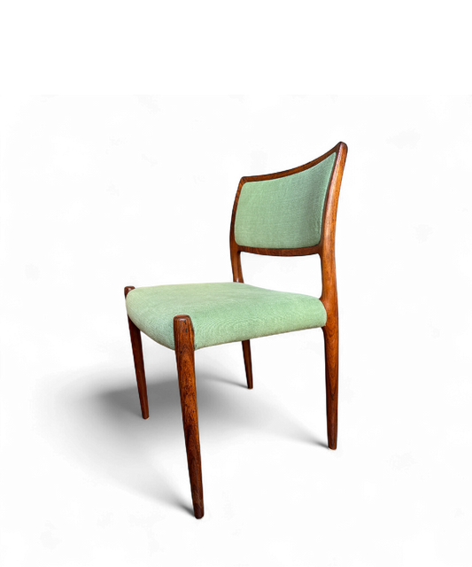 Ensemble de quatre chaises modèle 80 par Niels Otto Møller, en palissandre de Rio, éditées par J.L. Møllers Møbelfabrik, design danois des années 1960.
