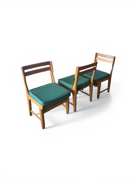 Suite de 6 chaises “Raphaël” en chêne par Guillerme & Chambron pour Votre Maison