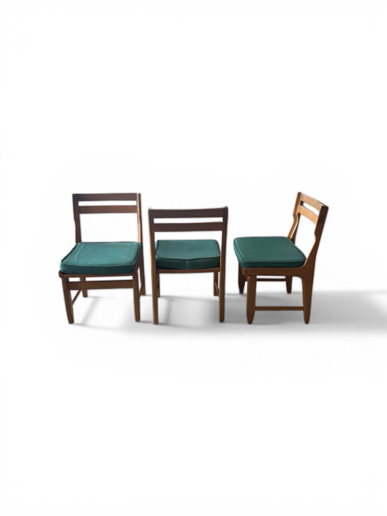 Suite de 6 chaises “Raphaël” en chêne par Guillerme & Chambron pour Votre Maison
