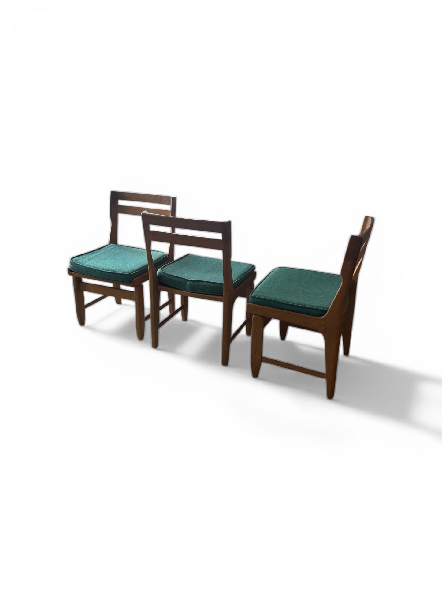 Suite de 6 chaises “Raphaël” en chêne par Guillerme & Chambron pour Votre Maison