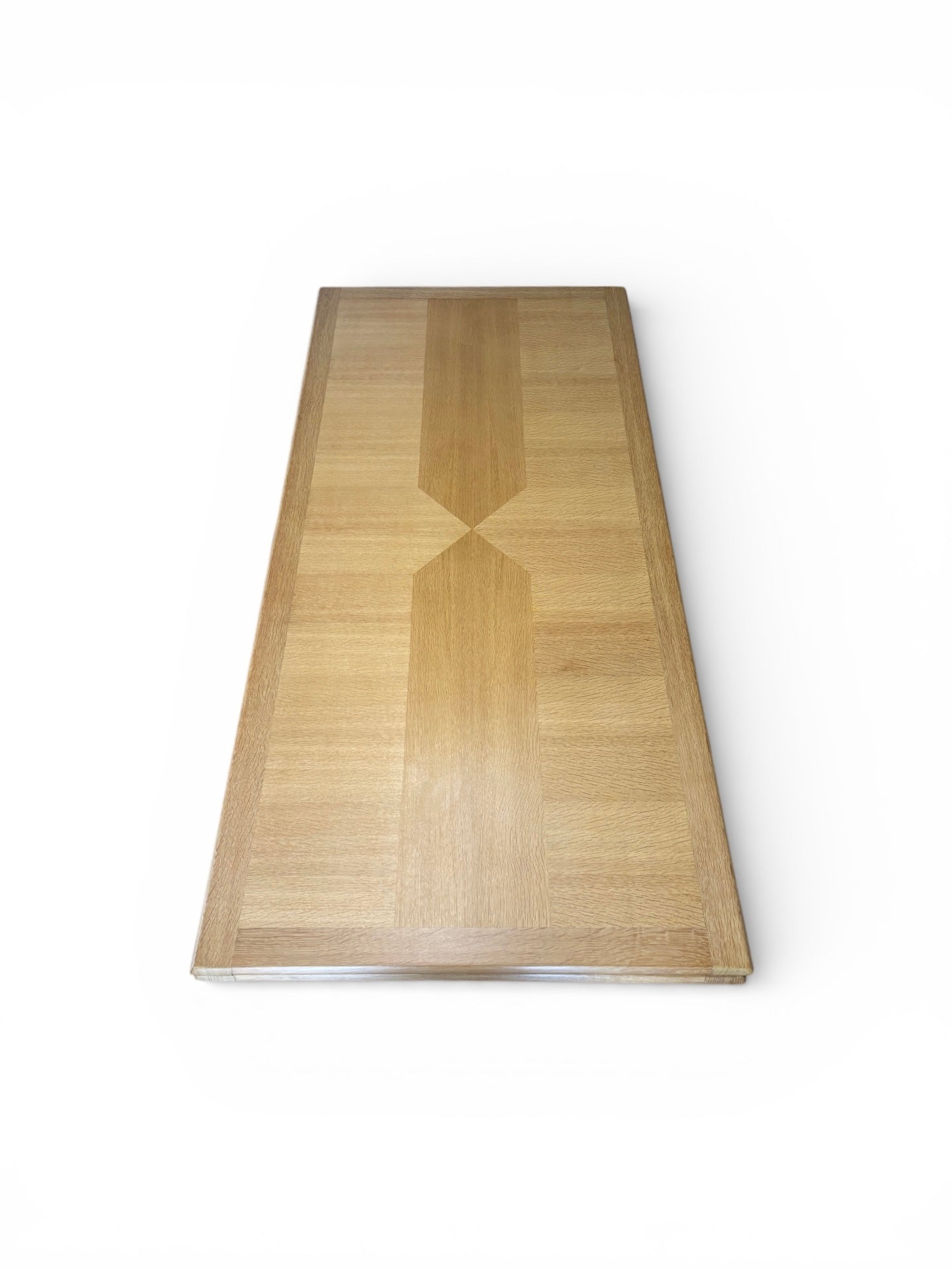 Table à rallonges en chêne par Guillerme & Chambron édition Votre Maison