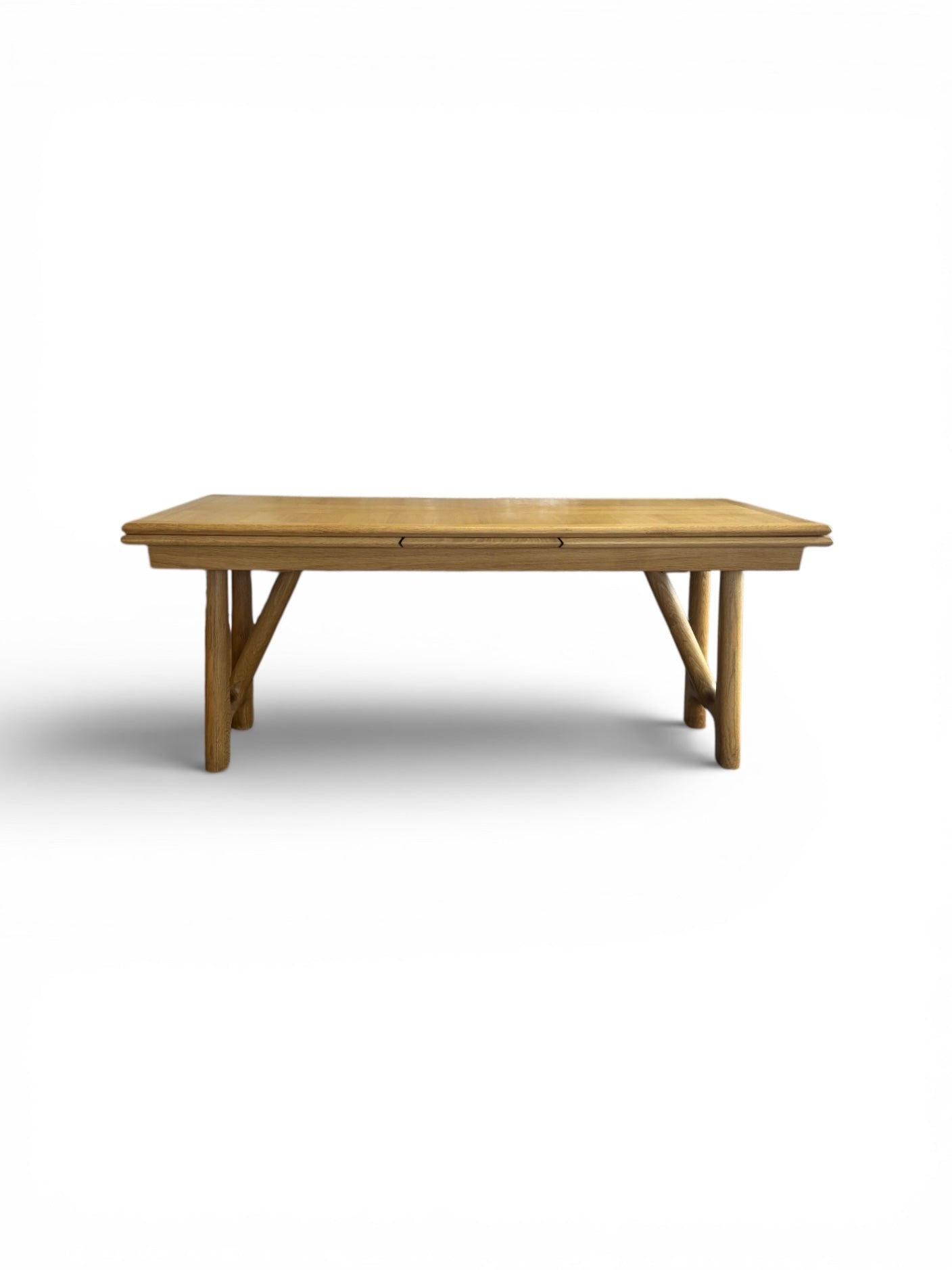 Table à rallonges en chêne par Guillerme & Chambron édition Votre Maison