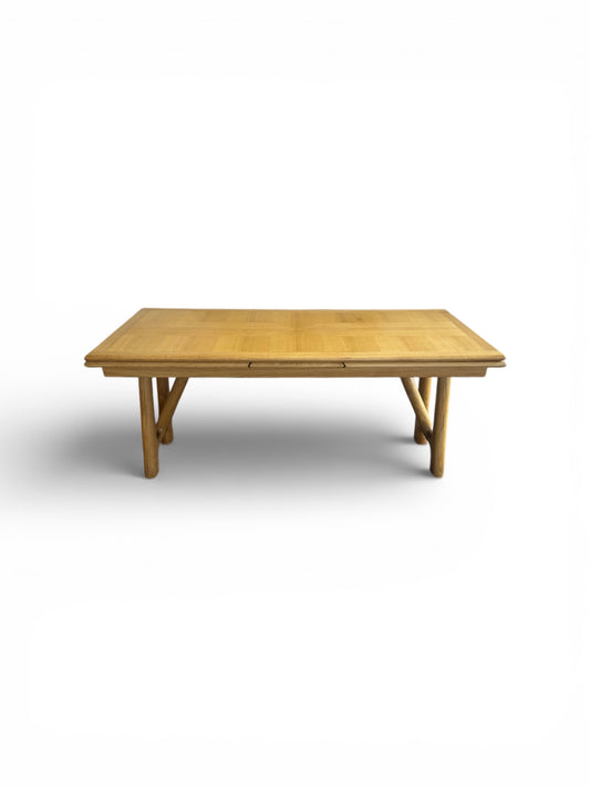 Table à rallonges en chêne par Guillerme & Chambron édition Votre Maison